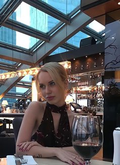 Eva - escort in Hong Kong Photo 3 of 7