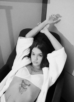 Eva - escort in Jeddah Photo 1 of 15