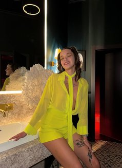 Eva - escort in Jeddah Photo 14 of 15