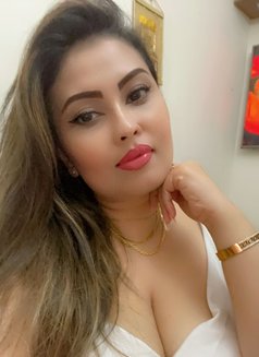 Eva - puta in Dubai Photo 2 of 5