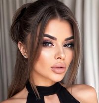Eva Top - puta in Dubai