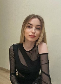 Eva - escort in Hong Kong Photo 1 of 21