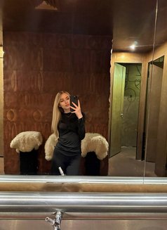 Eva - escort in Hong Kong Photo 2 of 21