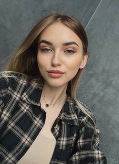 Eva - escort in Hong Kong Photo 4 of 21