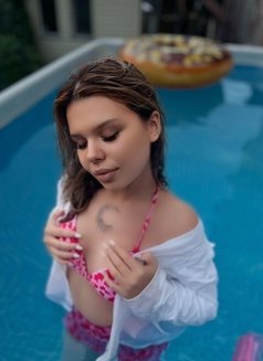 Eva18y, Hot Sexy Teen, Dfk - puta in Dubai Photo 4 of 6