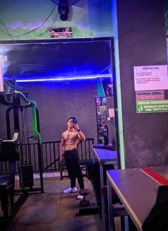 Evan - Male escort in Jakarta Photo 6 of 11