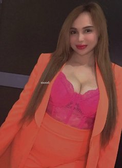 Eve - escort in Abu Dhabi Photo 1 of 4