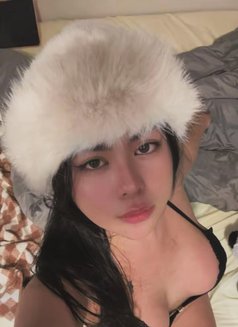 Eve - Transsexual escort in Manila Photo 5 of 8