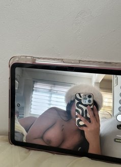 Eve - Transsexual escort in Manila Photo 7 of 8