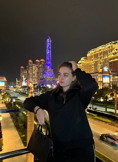 Eve - escort in Dubai Photo 8 of 11
