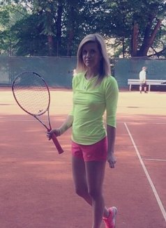 Evelyn - companion in Shanghai Photo 9 of 9