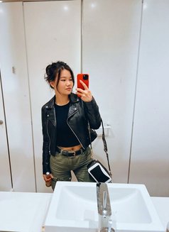Evelyn Cum Hungry Girl - escort in Hong Kong Photo 2 of 6