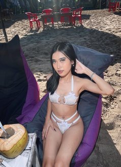 Evelyn - Intérprete de adultos in Bali Photo 6 of 6
