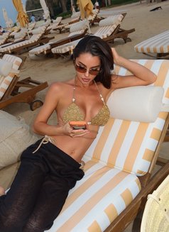 Evelyn Ladyboy Good Services - Acompañantes transexual in Dubai Photo 1 of 13