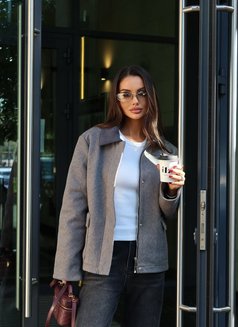 Evelyn Ladyboy Good Services - Acompañantes transexual in Dubai Photo 9 of 13