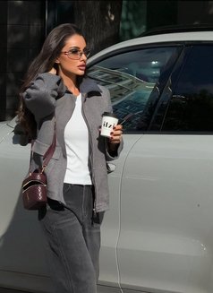 Evelyn Ladyboy Good Services - Acompañantes transexual in Dubai Photo 10 of 13