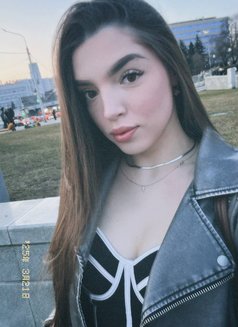 Evgenia - puta in Dubai Photo 7 of 15