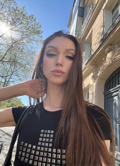 Evgenia - Transsexual escort in Paris Photo 4 of 9