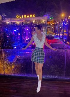 Eviann, Young Tall Sexy Russian Escort - puta in New Delhi Photo 3 of 8