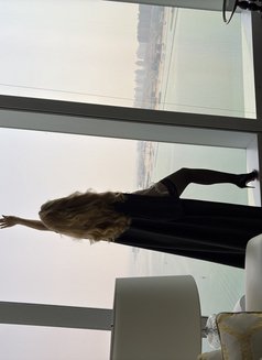 Evichka - puta in Singapore Photo 15 of 15