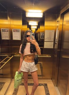 Evie - escort in Dubai Photo 3 of 15