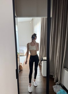 Evie - escort in Dubai Photo 6 of 15