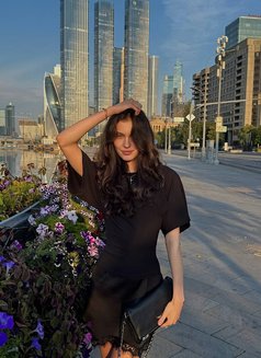 Evie - escort in Dubai Photo 10 of 15