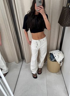 Evie - escort in Dubai Photo 11 of 15