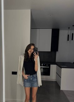 Evie - escort in Dubai Photo 13 of 15