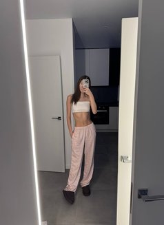 Evie - escort in Dubai Photo 14 of 15