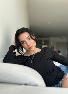 Evie - puta in Munich Photo 4 of 8