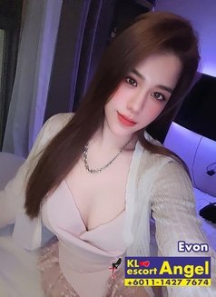 Evon - escort in Kuala Lumpur Photo 4 of 6