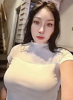 Evvah - Globetrotter - escort in Makati City Photo 2 of 10