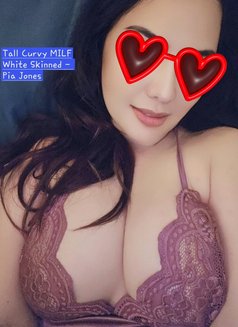 Curvy White-Skinned Hot MILF - escort in Manila Photo 12 of 27