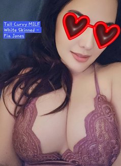 Curvy White-Skinned Hot MILF - escort in Manila Photo 25 of 27
