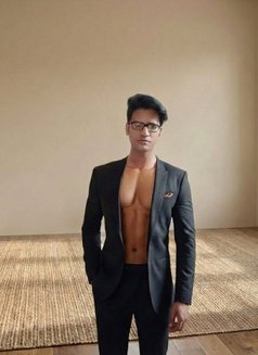 Trusted Male Escort for Elegant Women - Male escort in Kolkata Photo 3 of 11