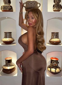 High Class Goddess Rosie - escort in Frankfurt Photo 12 of 13