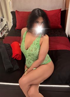 Exotic Mature British Mauritius Lady - puta in Essex Photo 30 of 30