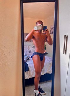 Expensive - Acompañantes masculino in Al Manama Photo 4 of 4