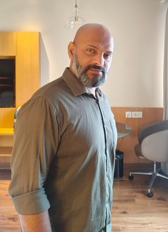 Experienced BBC Coach & Cuddle Therapist - Acompañantes masculino in Hyderabad Photo 5 of 5