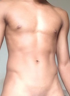 Experienced Fit Masseur for F & Cpls - Acompañantes masculino in Bangalore Photo 2 of 3