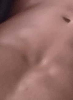 Experienced Fit Masseur for F & Cpls - Acompañantes masculino in Bangalore Photo 3 of 3
