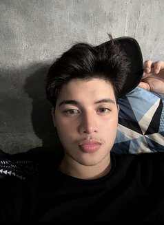 EXPLORING GUY 21 - Male escort in Makati City Photo 2 of 9