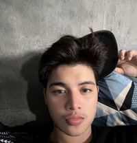 EXPLORING GUY 21 - Male escort in Makati City