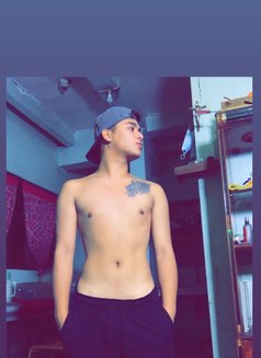EXPLORING GUY 21 - Male escort in Makati City Photo 3 of 9