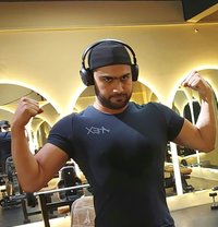Expresso Shot - Acompañante masculino in Karāchi