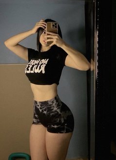 Eye - escort in Muscat Photo 2 of 4