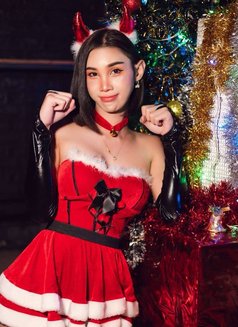 Eylin - Transsexual escort in Bangkok Photo 2 of 2