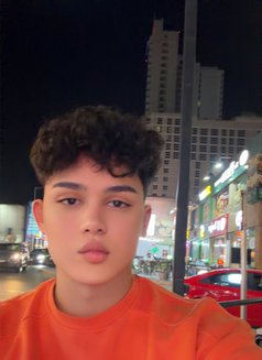 Ezra - Male escort in Al Manama Photo 8 of 14