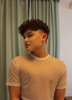 Ezra - Male escort in Al Manama Photo 9 of 14